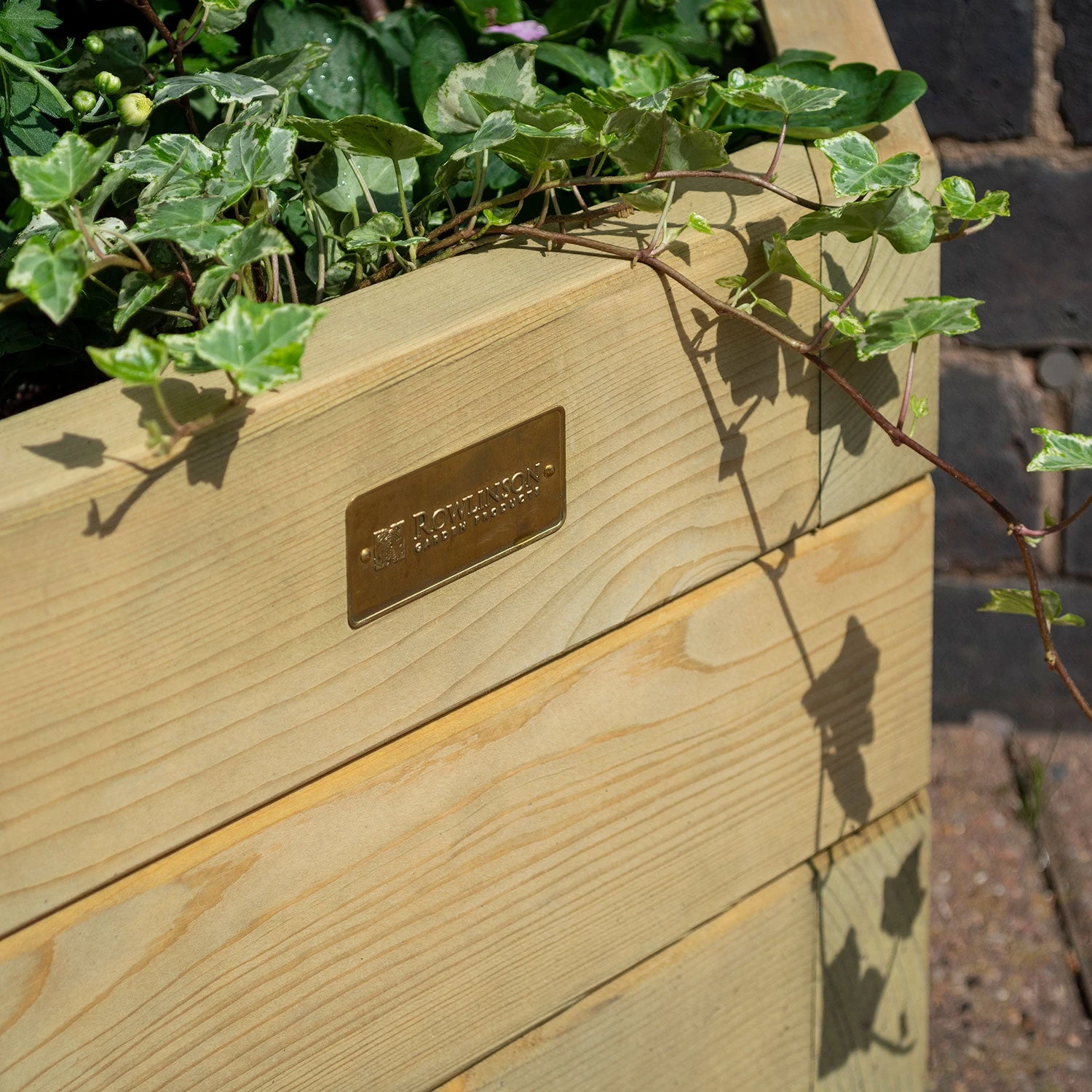 Rowlinson Marberry Corner Planter - Image 4